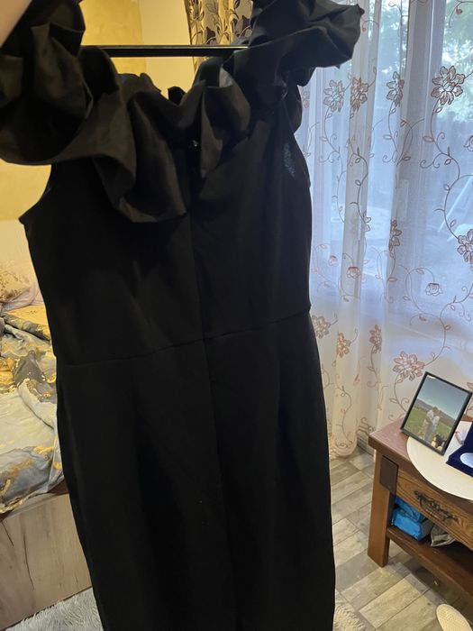 Vand aceasta rochie midii mai jos de genunchi + pantofi daca doriti