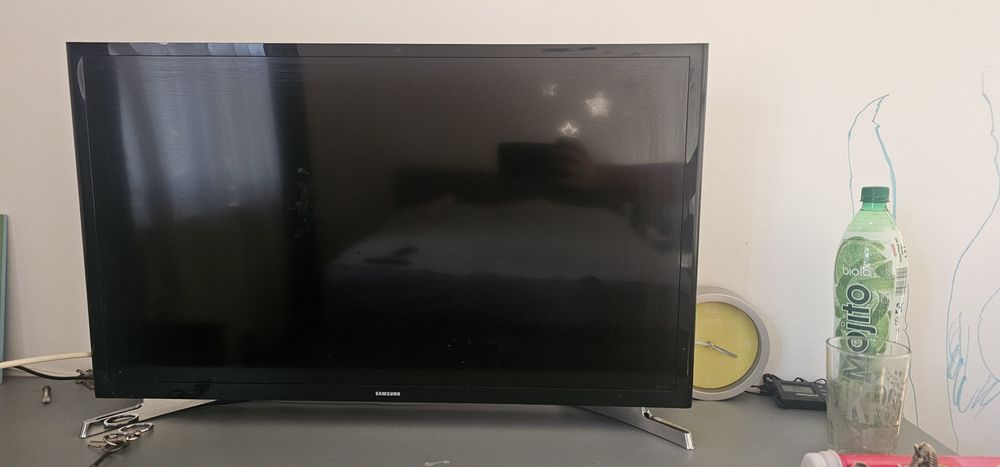 Vand TV LED Samsung UE32j4505AK