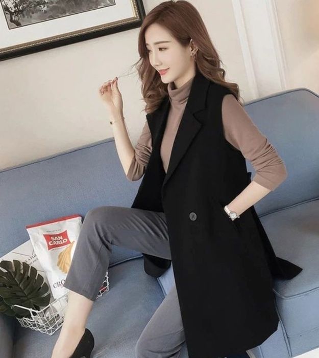 Продаётся женская  безрукавка  в отличном состоянии