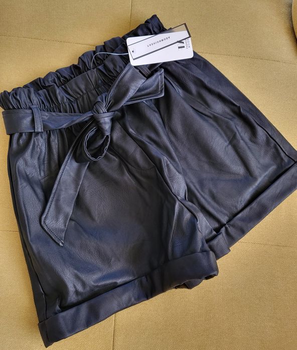 Кожени къси панталонки с висока талия