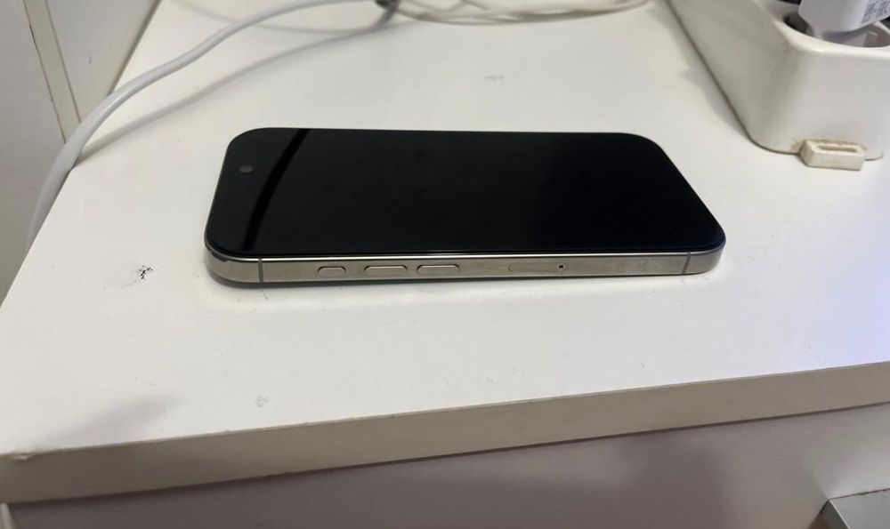 Iphone 16 pro с гаранция