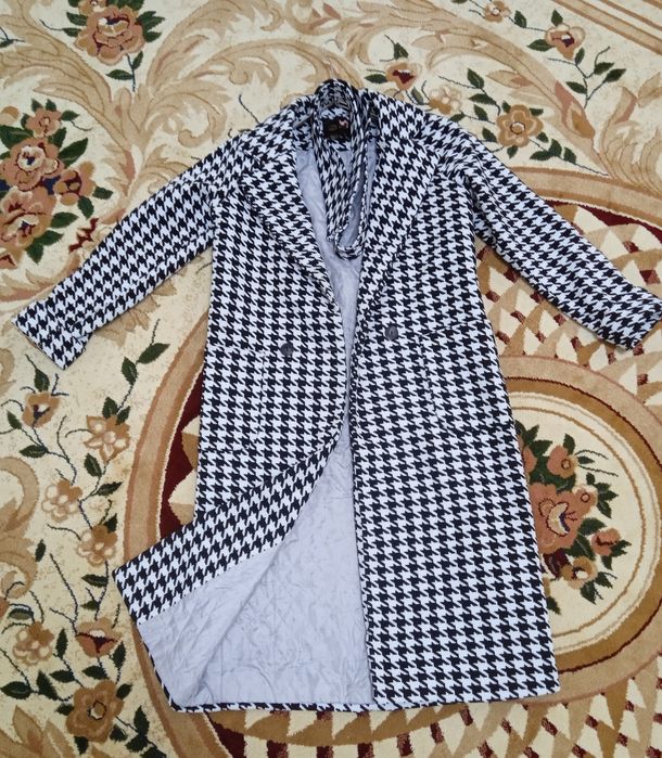 Ayollar paltosi sotiladi