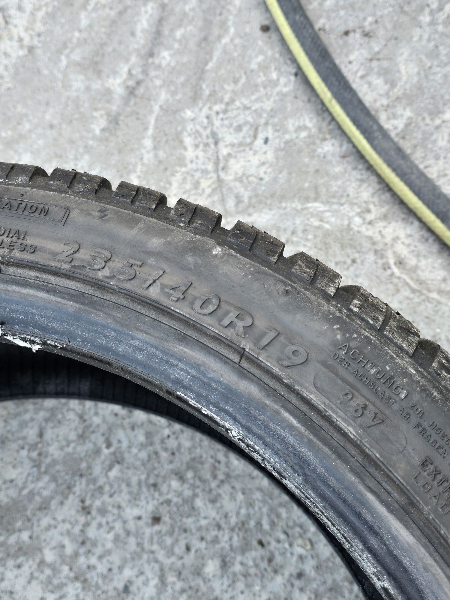 2 Броя 235/40/19 Dunlop 6,8mm