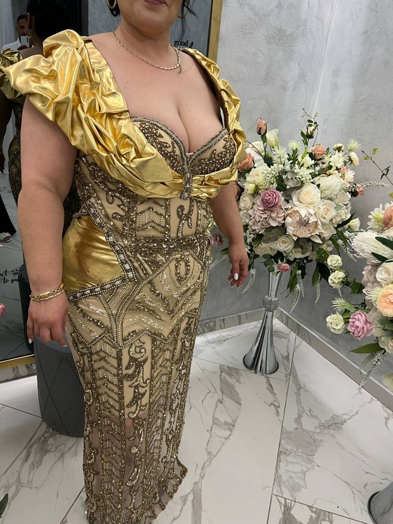 Vând rochie elegantă