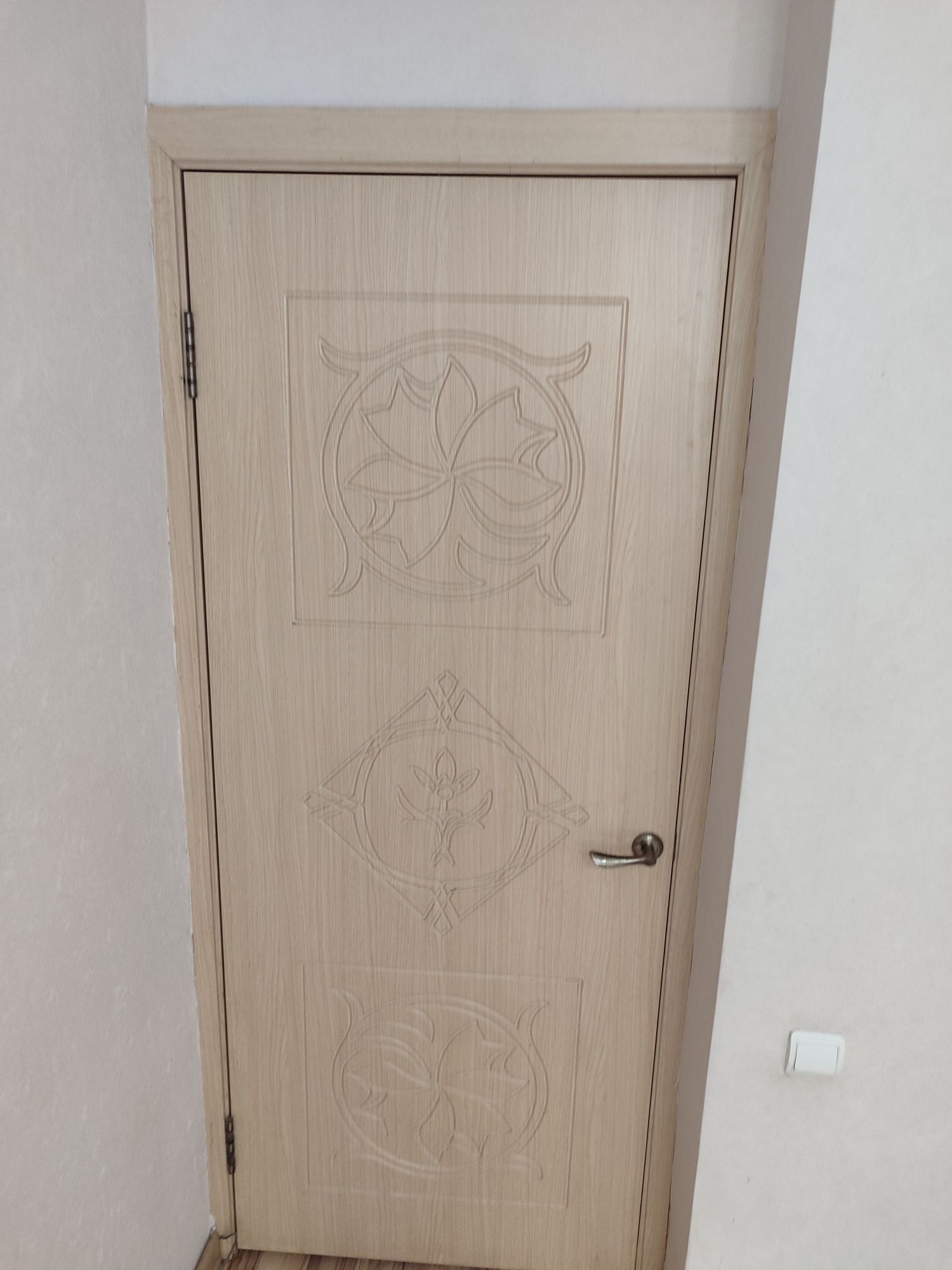 Продам двери бу 80 см 2 шт 60 см 1 шт