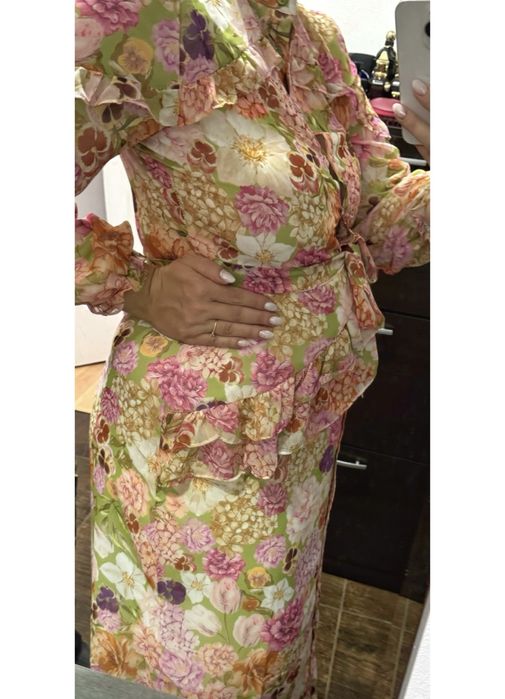 Шарена рокля с дантели