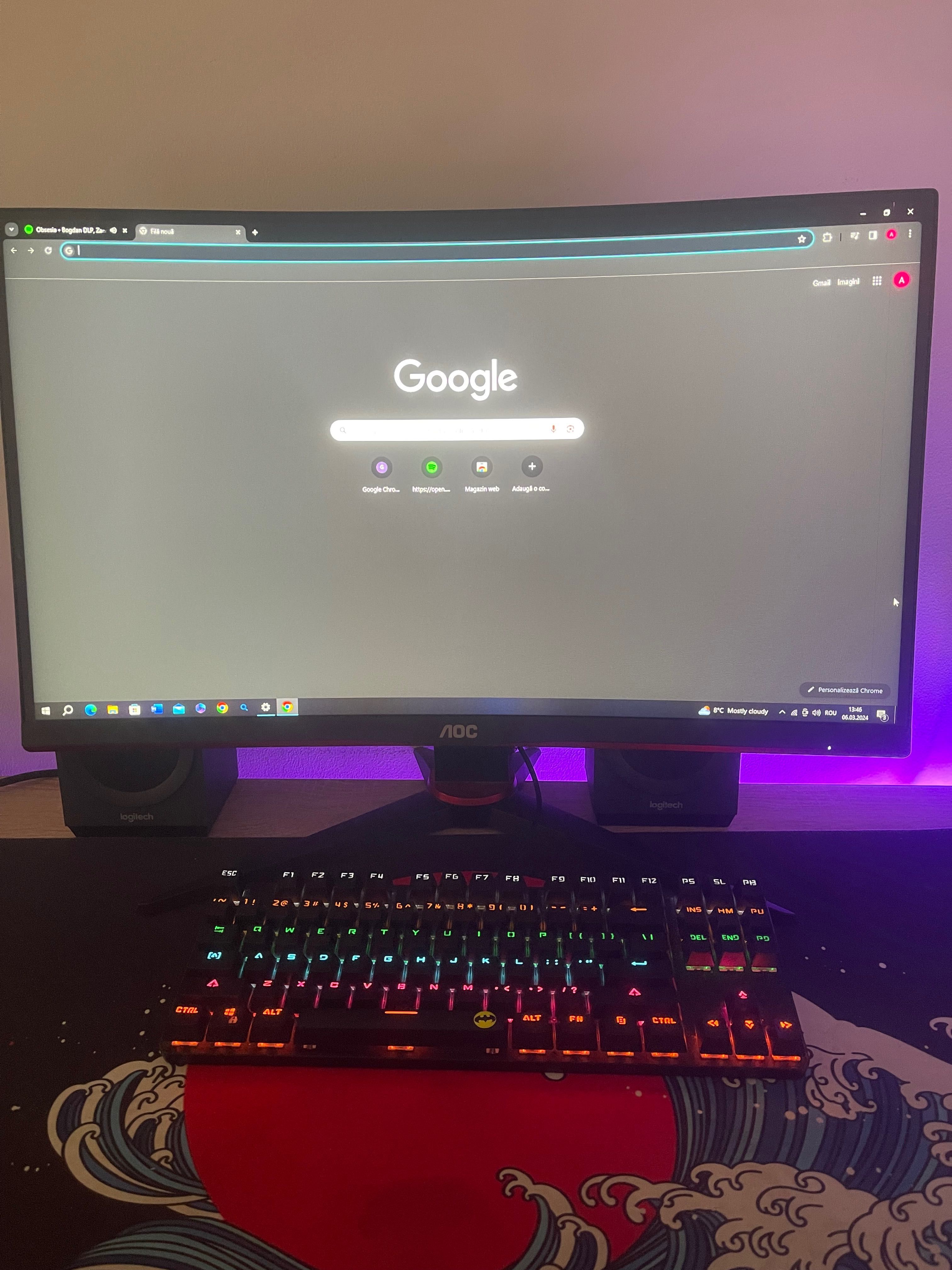 Monitor + Desktop