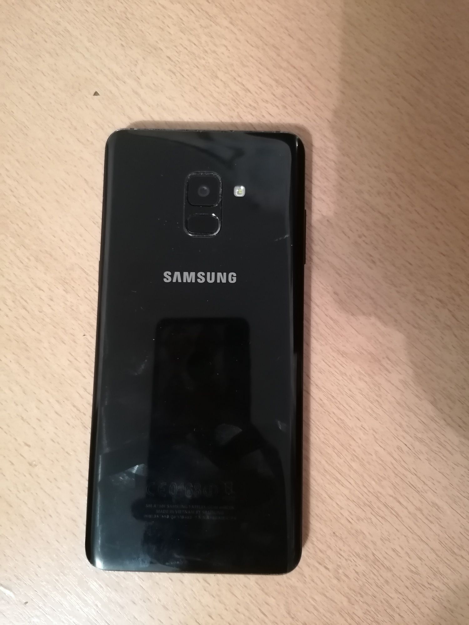 Продам телефон Samsung A8+