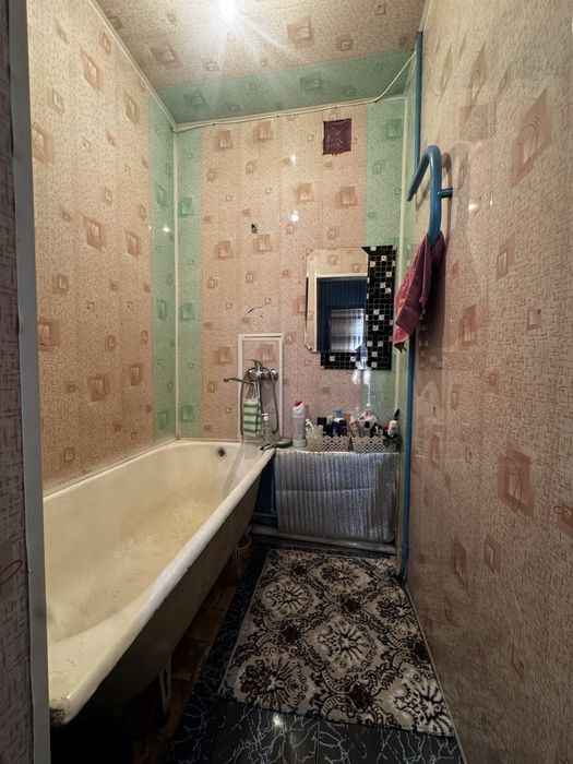 Продается 2 комнатная в центре!