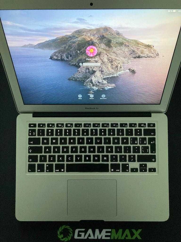 MacBook Air 13" 2017 1,8 GHz i5, 8 GB DDR3 1600 MHz 128 GB - 1499 lei