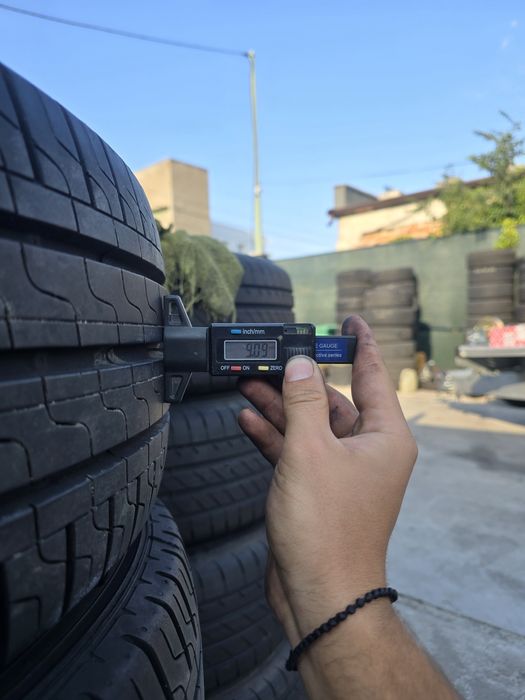 2 Броя Бусови 235/65/16C Pirelli 9mm 22dot