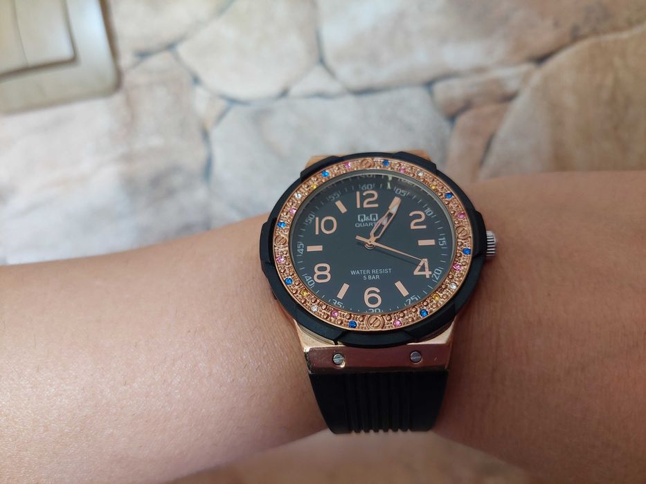 Q&Q Дамски Уникален часовник