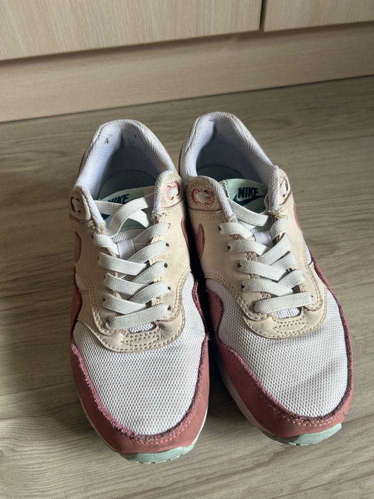 Маратонки NIKE air