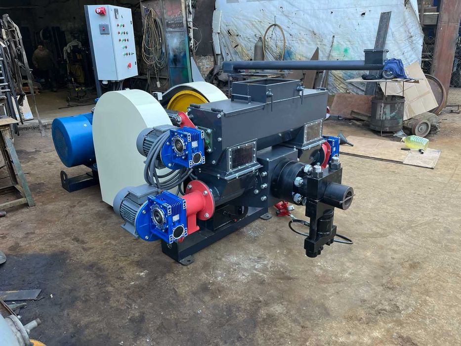 Linie brichetare paie-rapita 700-1100 kg/ora cu complex tocare baloti