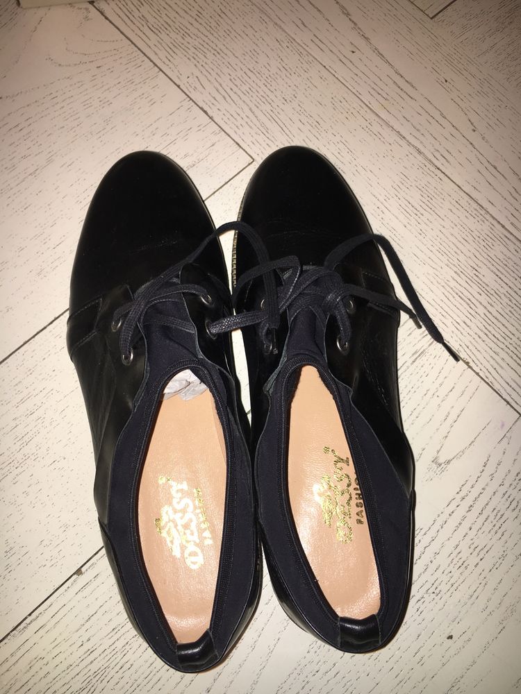Vand pantofi imitatie piele nou nouti purtati doar in casa pt proba
