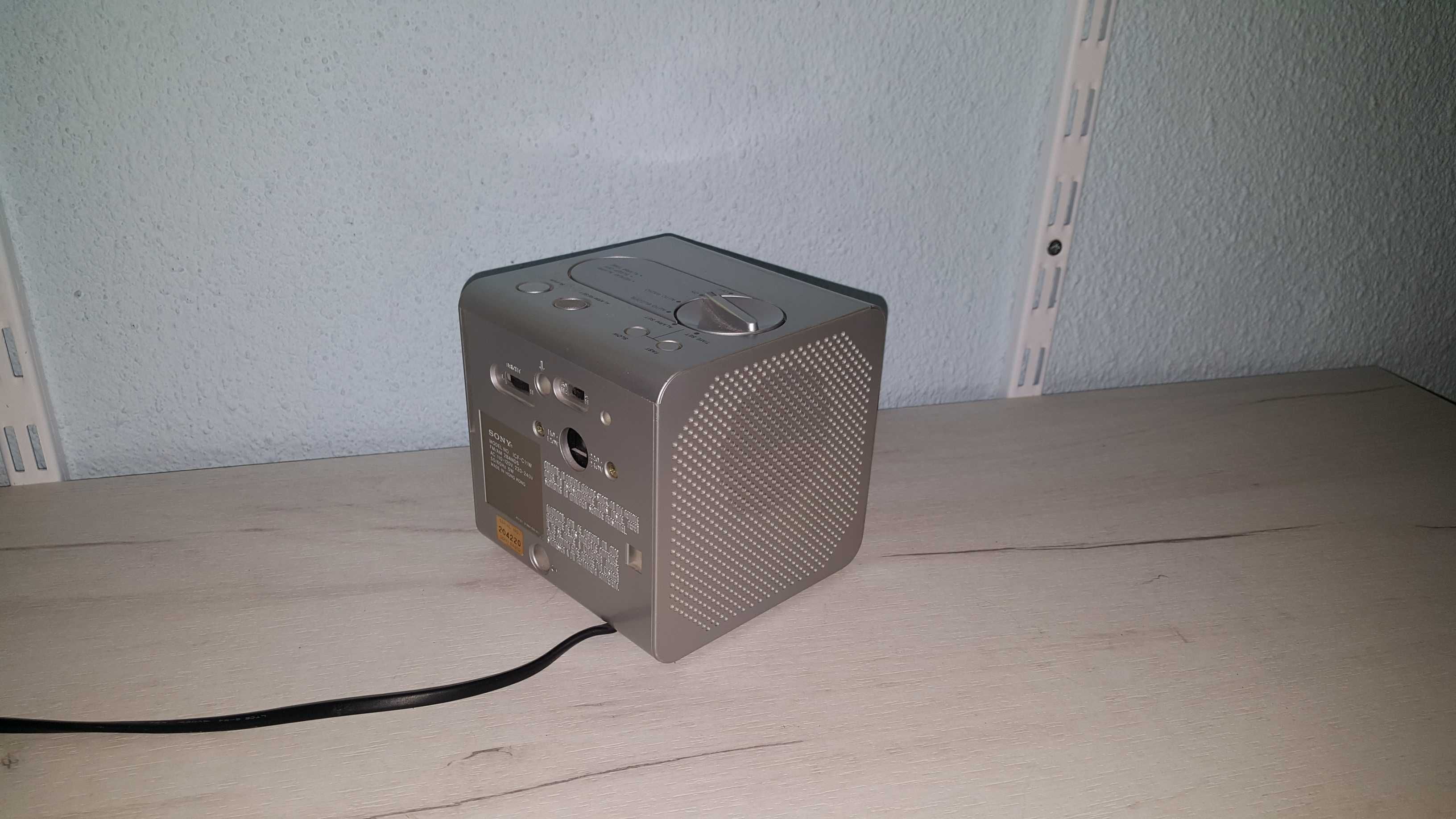 Radio cu ceas Sony Digicube ICF C11W (Japan 1979)