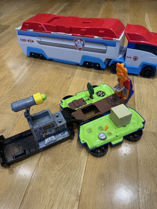 Комплект Пес патрул с камион Paw Patroller, превозни средства и каски
