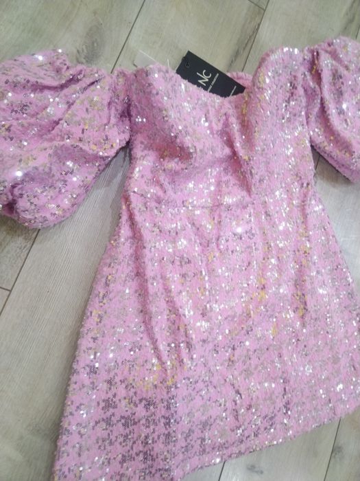 Продавам Рокля Никол