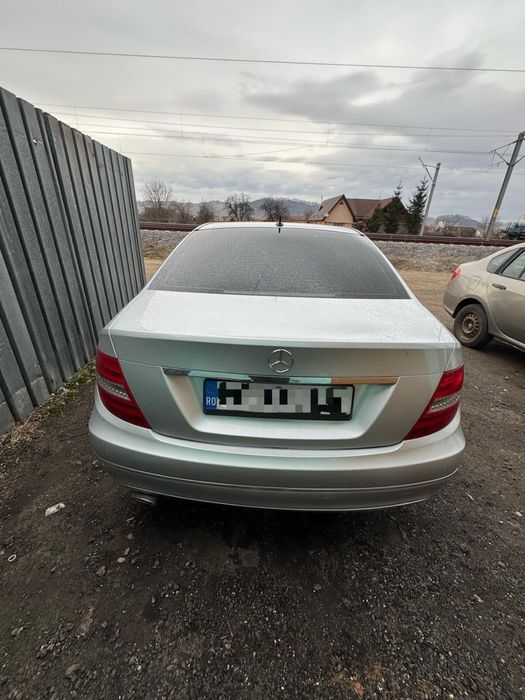 Vând Mercedes-Benz C