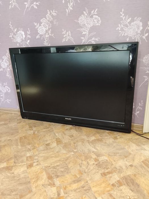 Телевизор Philips 107 диагональ. в отличном состоянии...