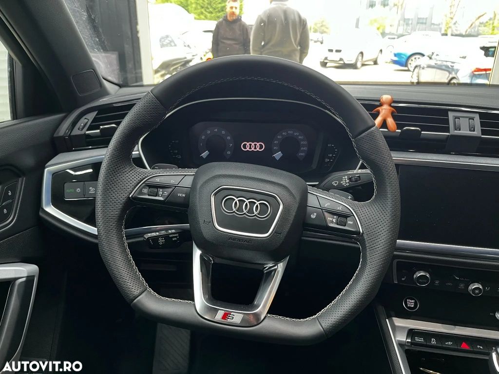 Audi Q3 2023 hybrid camere 360,iluminat ambiental,volan SLine încălzit