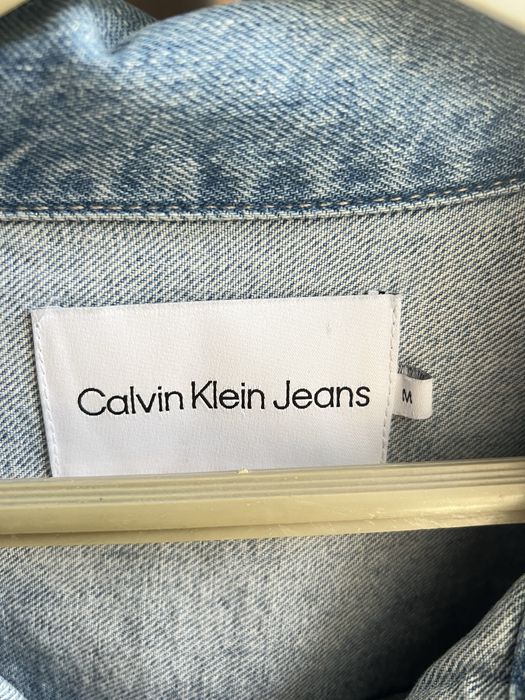 Много стилно дънково яке на марката Calvin Klein