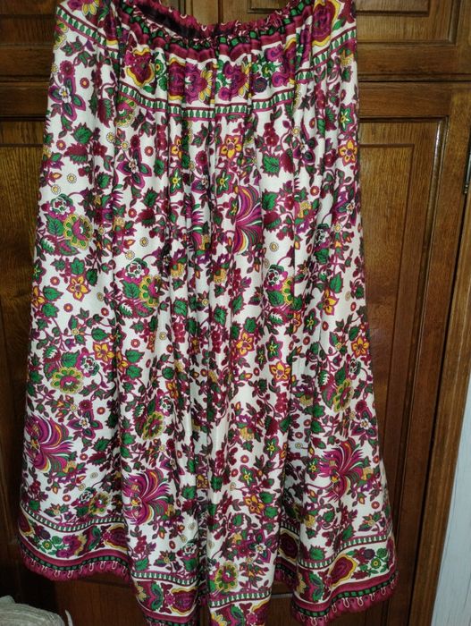 Fusta inflorata de vara