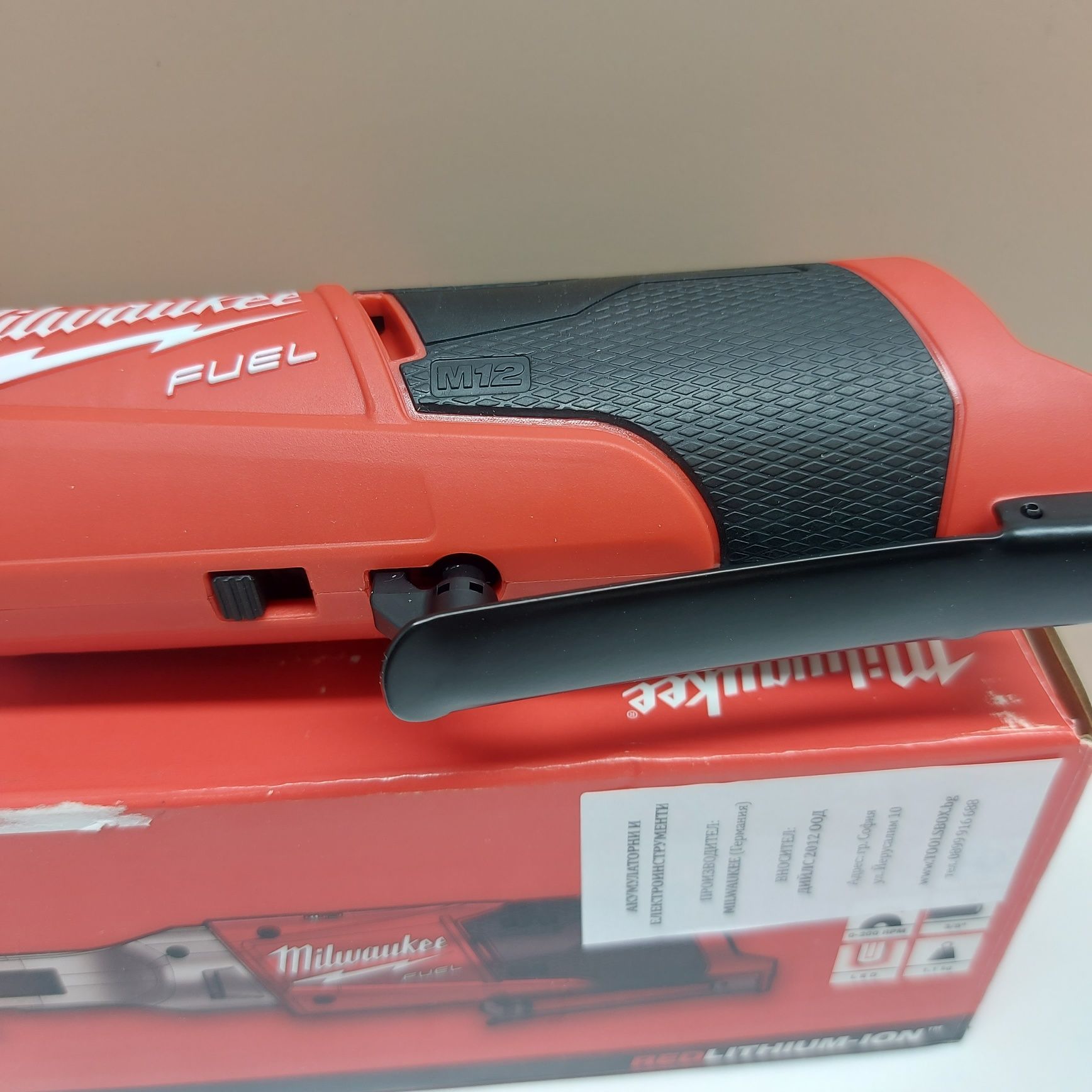 Акумулаторна тресчотка Milwaukee M12 FIR38-0