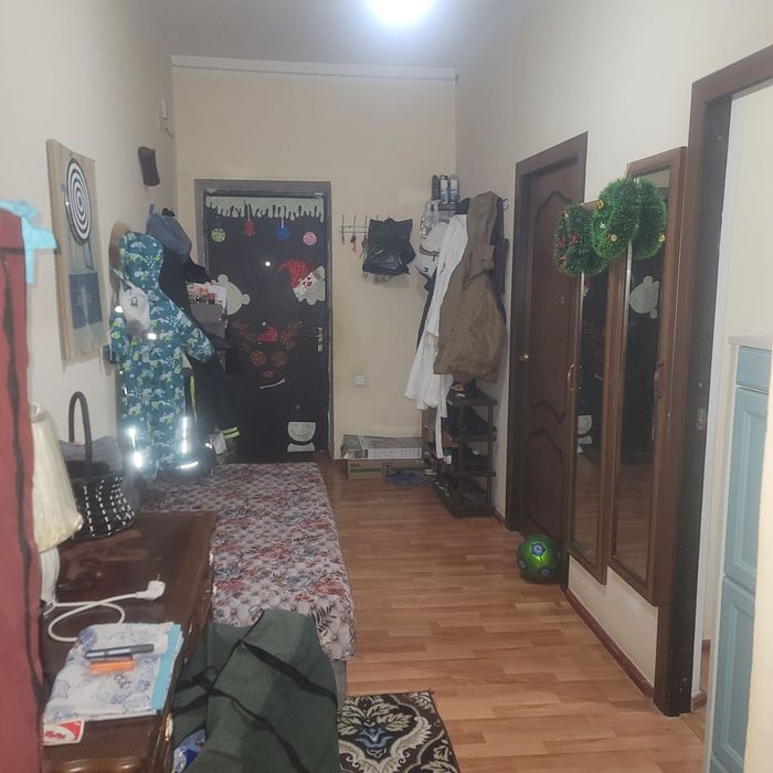 Fargona shahar Istiqlol stadion to'g'risida 3 xonali 3 etaj