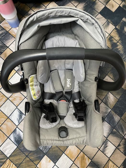 Scoica auto Joie + adaptoare pentru carucior + pelerina joie