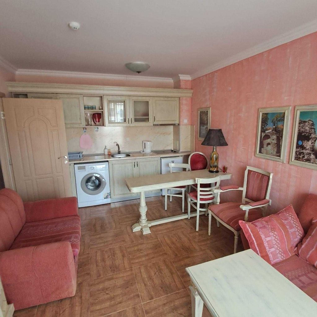 Продава се Двустаен апартамент в Свети Влас - 56 кв.м за 1424 €/кв.м - Снимка #1