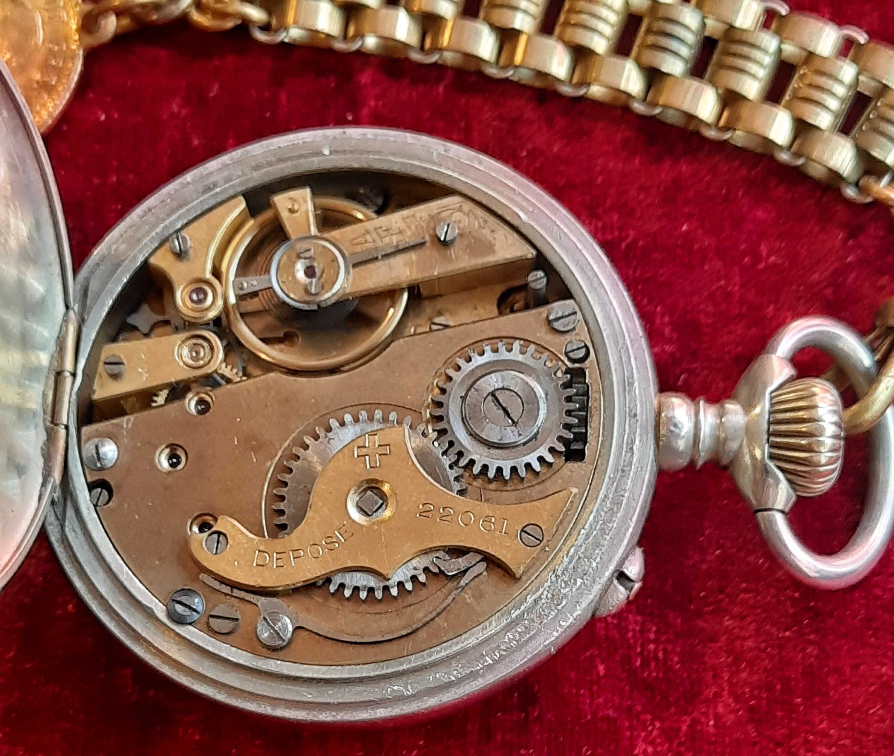 Старинен Швейцарски джобен часовник с кюстек.