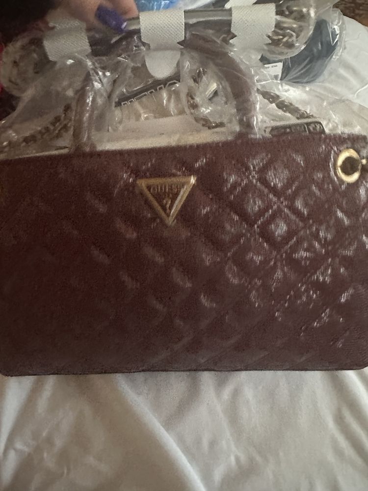 Дамски чанти guess