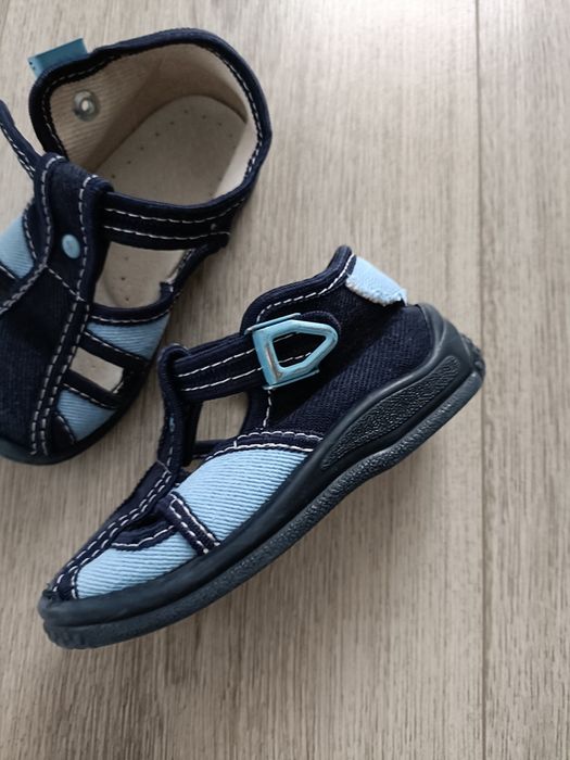 Sandale bebe mărimea 22