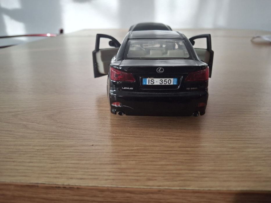 Lexus IS 350 1/24