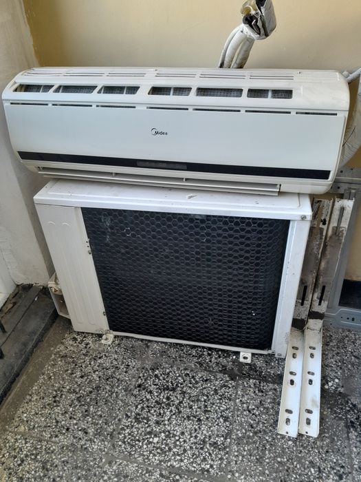 Продавам климатик Мидеа 12.