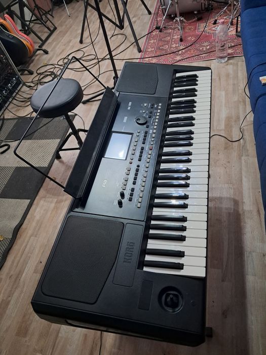 Синтезатор Korg PA-300
