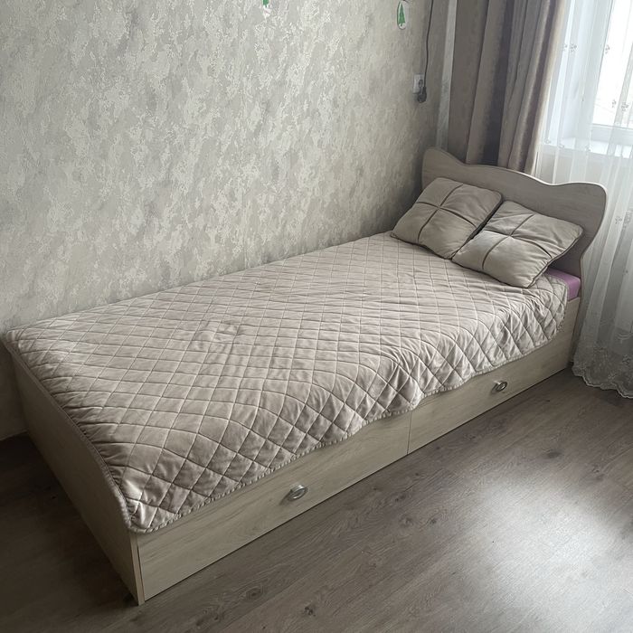 Продам кровать с матрасом