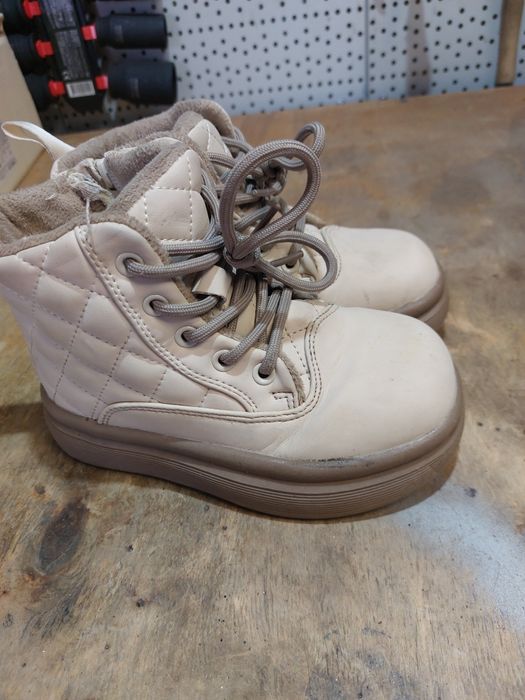 Продам детскую зимнюю обувь