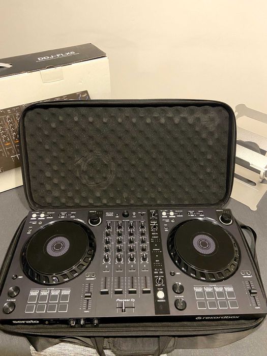 Pioneer DDJ-FLX6 + Case + Support laptop și accesorii incluse