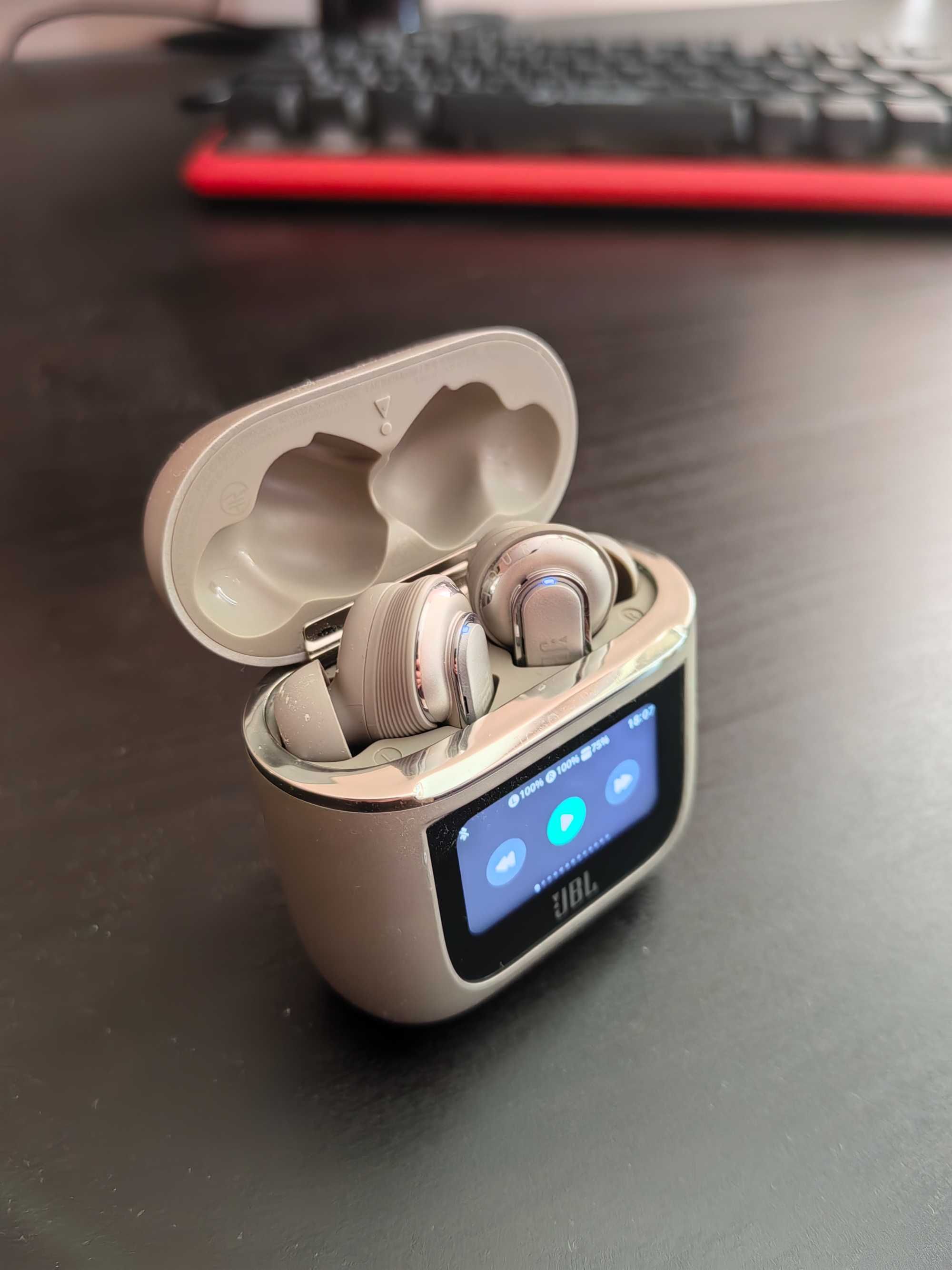 JBL Tour Pro 2 Слушалки in-ear, бежови