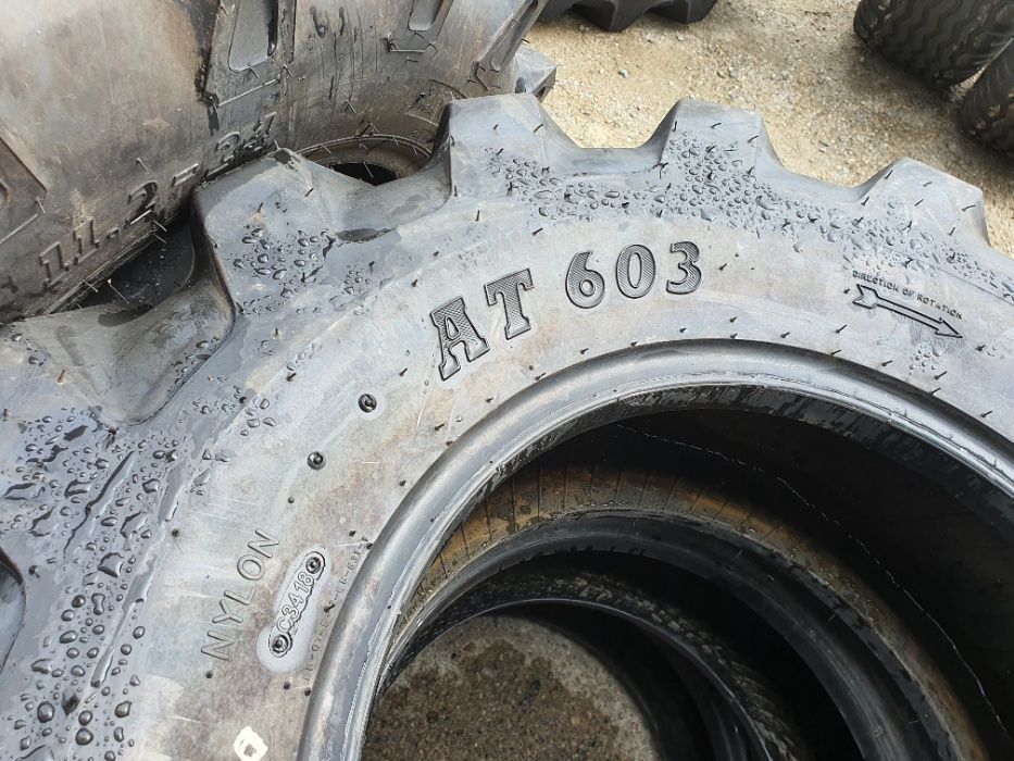 12.5/80-18 Anvelope noi pentru buldo pe fata Komatsu de la BKT RXYT