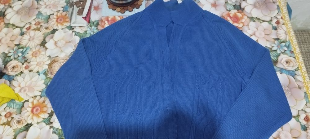 Женская теплая кофта. Есть изьян