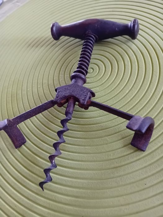 Tirbușon vintage.  Tirbușon vechi funcțional.