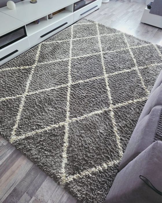 Vand covor gri cu alb