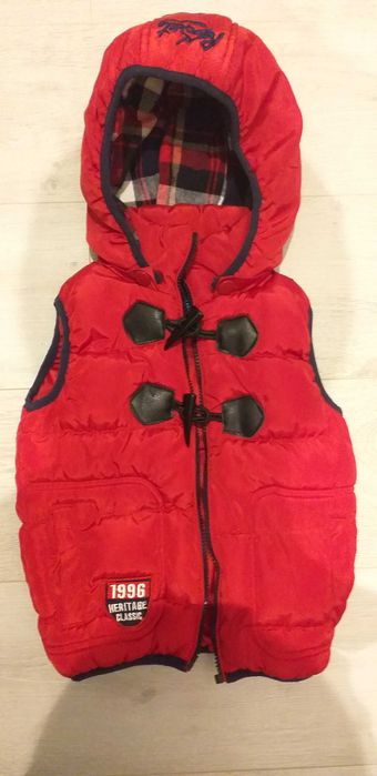 Фирмени якета синьото е на Benetton-40лв.