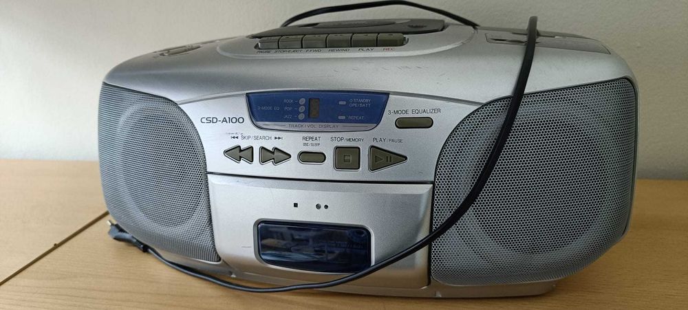 Радио, CD-плейър, записващ касетофон CSD-A100. Стерео. Работи нормално