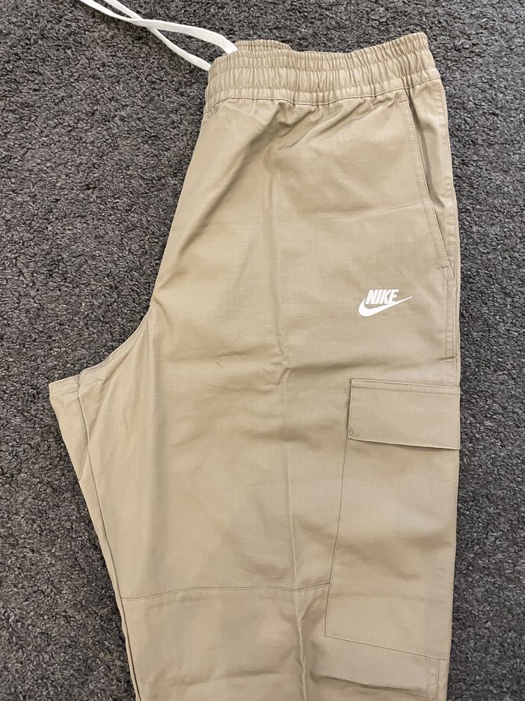 Pantaloni Nike Cargo