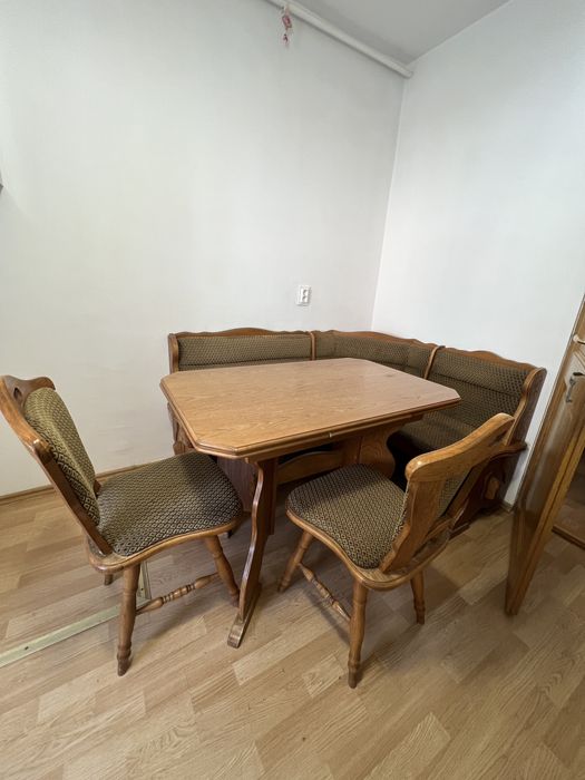 Apartament spațios de 4 camere de închiriat