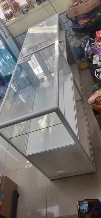 Продам витринный шкаф / стол